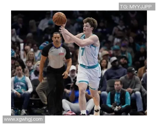 克尼佩尔全场表现惊艳17投10中三分球6中6砍下28分5篮板7助攻3抢断正负值高达18